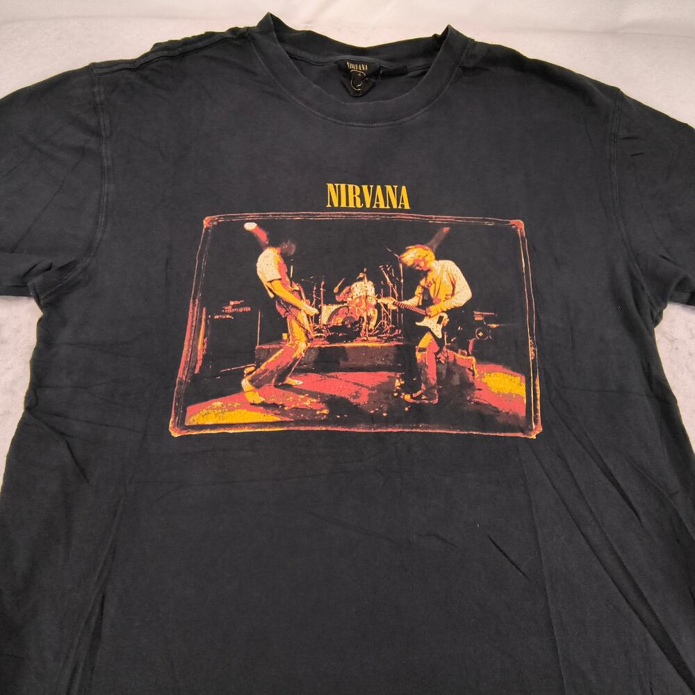 Nirvana Band Crew Neck Short Sleeve Graphic Shirt Mens Small S Black Red